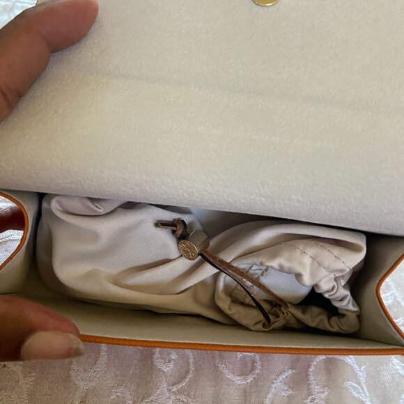 Tory Burch Milky Navy Style 7112 Sunglasses Brand New - Picture 2 of 6